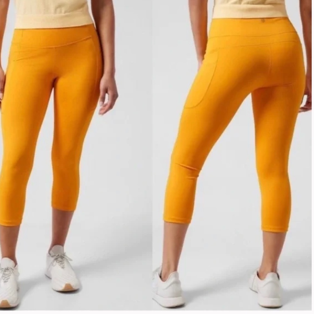 NWT Athleta Yellow/Gold Ultimate Stash II Capri XS